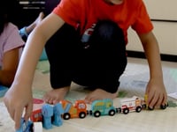 Cargar y reproducir el video en el visor de la galería, Carritos de madera