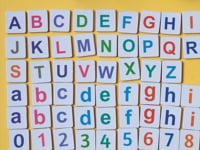 Cargar y reproducir el video en el visor de la galería, Letras magnéticas